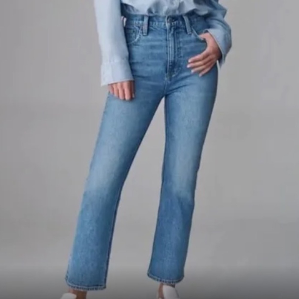 Aritzia Denim Forum The Bailey high rise flare crop jeans size 23 New